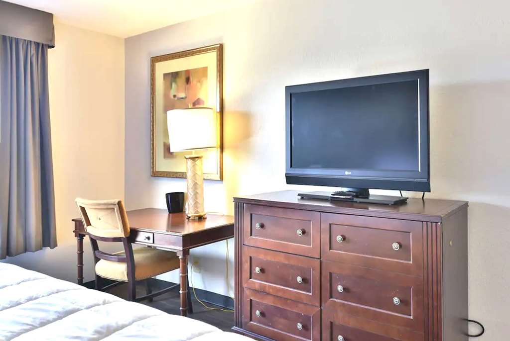 Baymont Inn and Suites by Wyndham Columbus Near OSU - photo 85