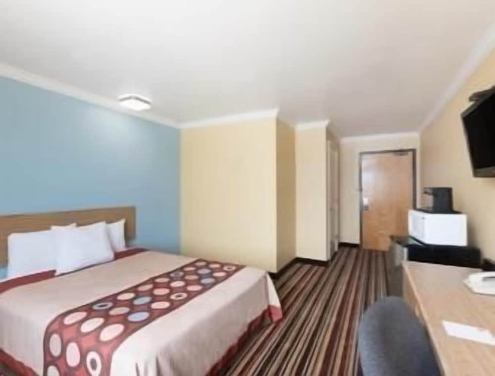 Super 8 by Wyndham Midland - photo 8