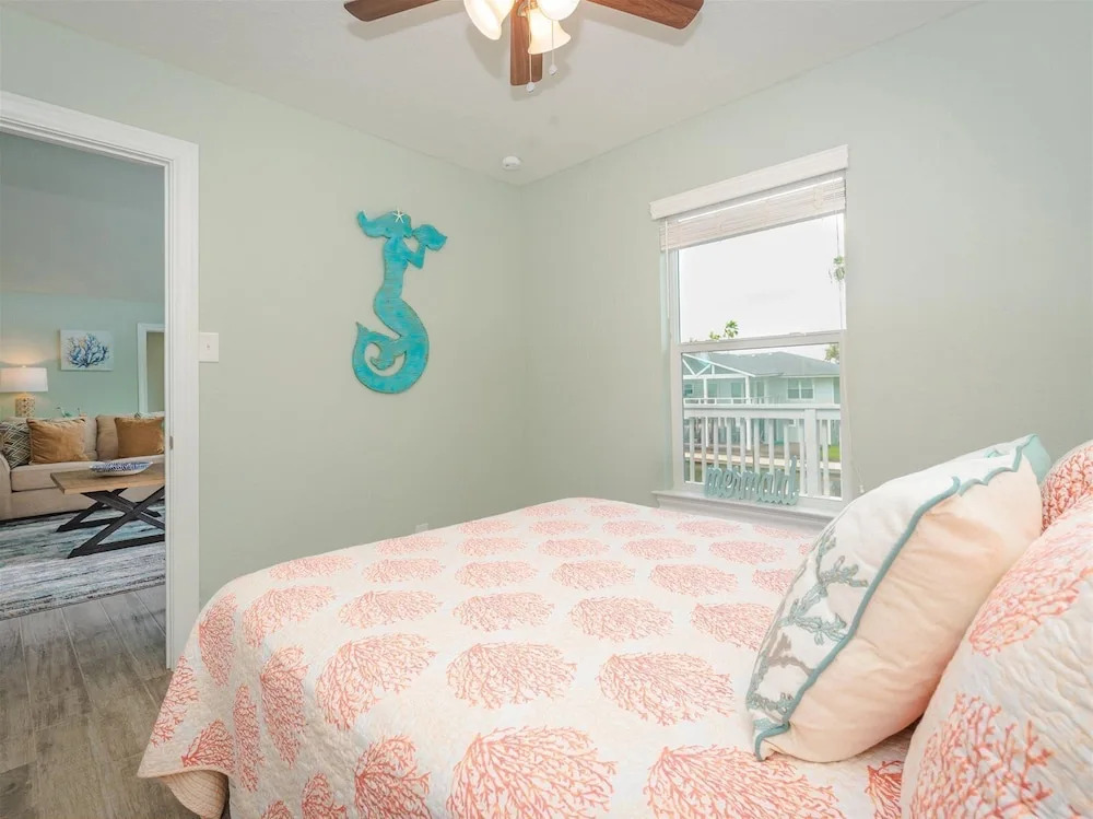 Sandy Oasis by Miss Kitty s — 4-Star Luxury Hotel in Rockport, United States