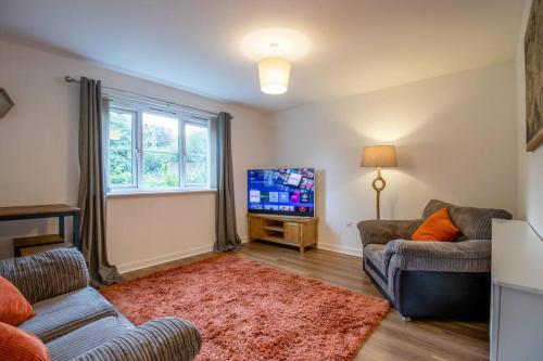 2 Bed Flat Near Airport &Parking — 4-Star Luxury Hotel in Paisley, United Kingdom