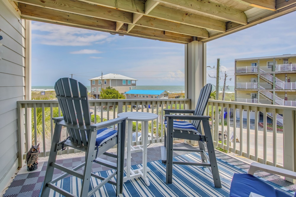 Ocean view Balcony: Carolina Beach Condo — 4-Star Luxury Hotel in Carolina Beach, United States