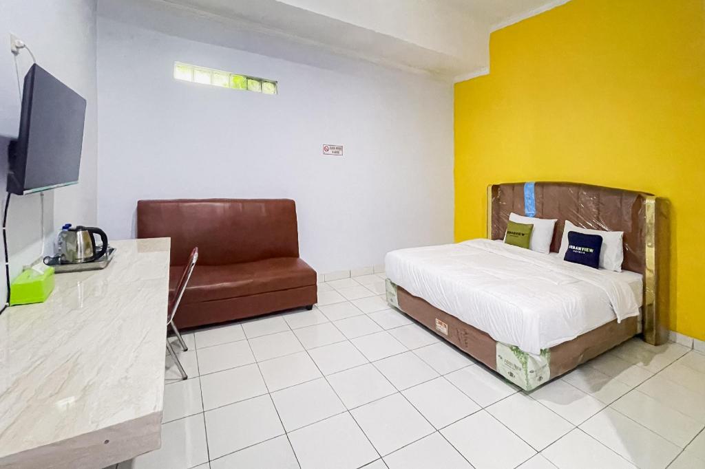 Urbanview Hotel Grand Seven One Kaur — Krui