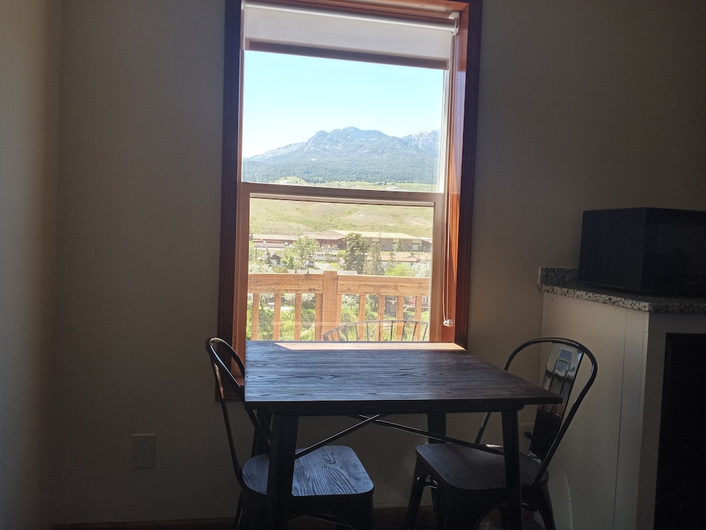 Yellowstone Riverside Cottages - photo 27