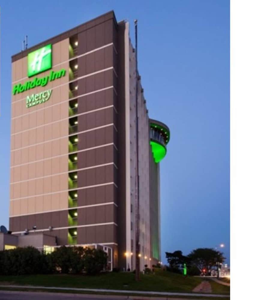 Holiday Inn Downtown Mercy Area by IHG - photo 36