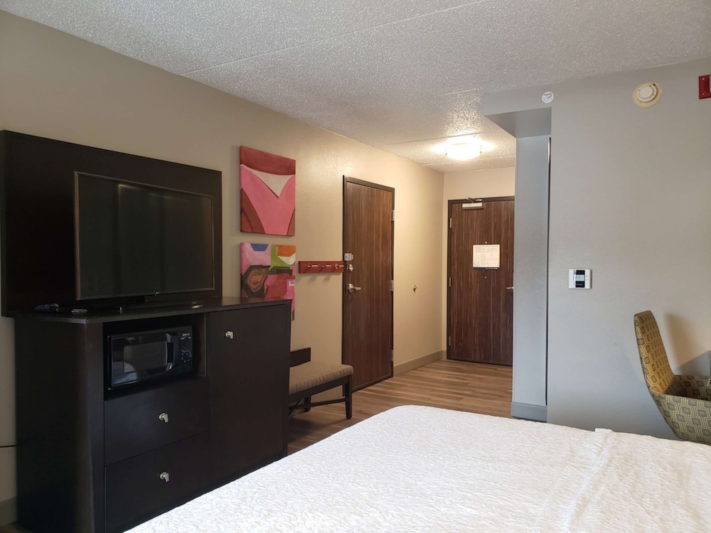 Hampton Inn Johnstown - photo 11