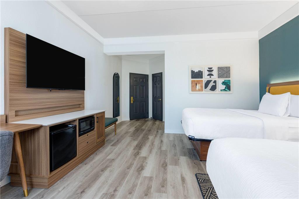 La Quinta Inn & Suites by Wyndham Sherman - photo 34