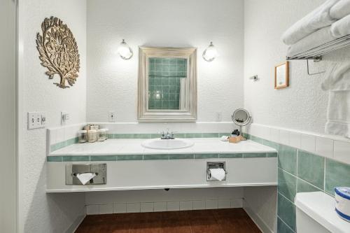 El Pueblo Inn - photo 25