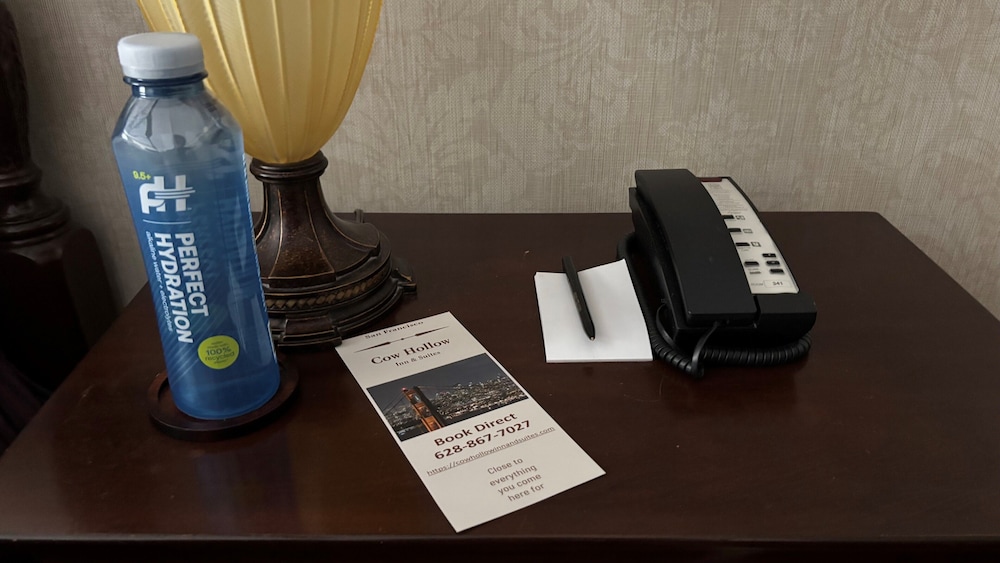 Cow Hollow Inn & Suites - photo 16