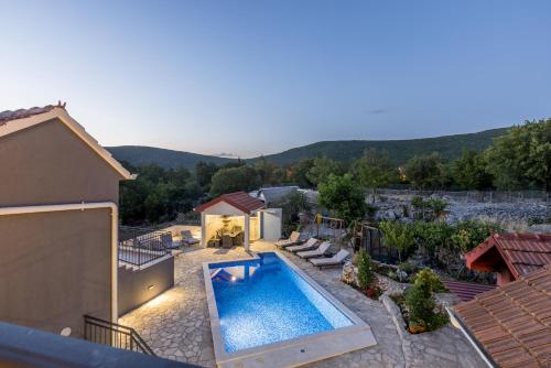 Holiday home Luka — 4-Star Luxury Hotel in Omis, Croatia