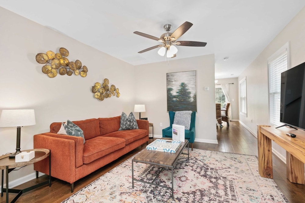 White Pine Sycamore by Avantstay Near Downtown in Asheville, United States