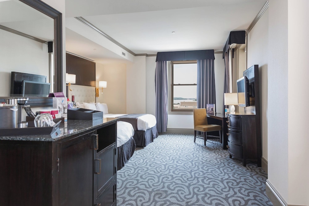 Hotel Blackhawk Autograph Collection - photo 15
