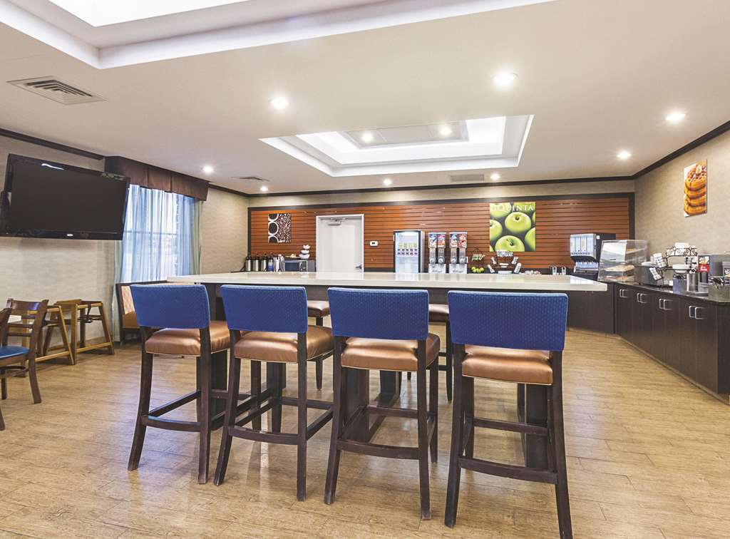 La Quinta Inn & Suites by Wyndham Glendive - photo 39