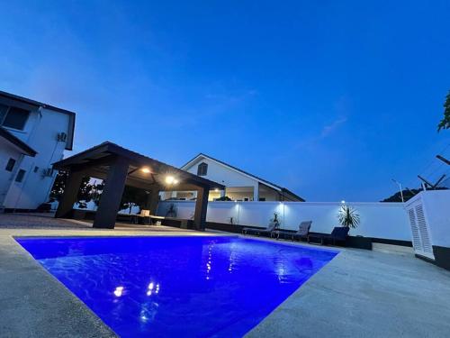 Putih Ipoh Saltwater Pool Bbq 5Bed4bath 19Pax in Ipoh, Malaysia