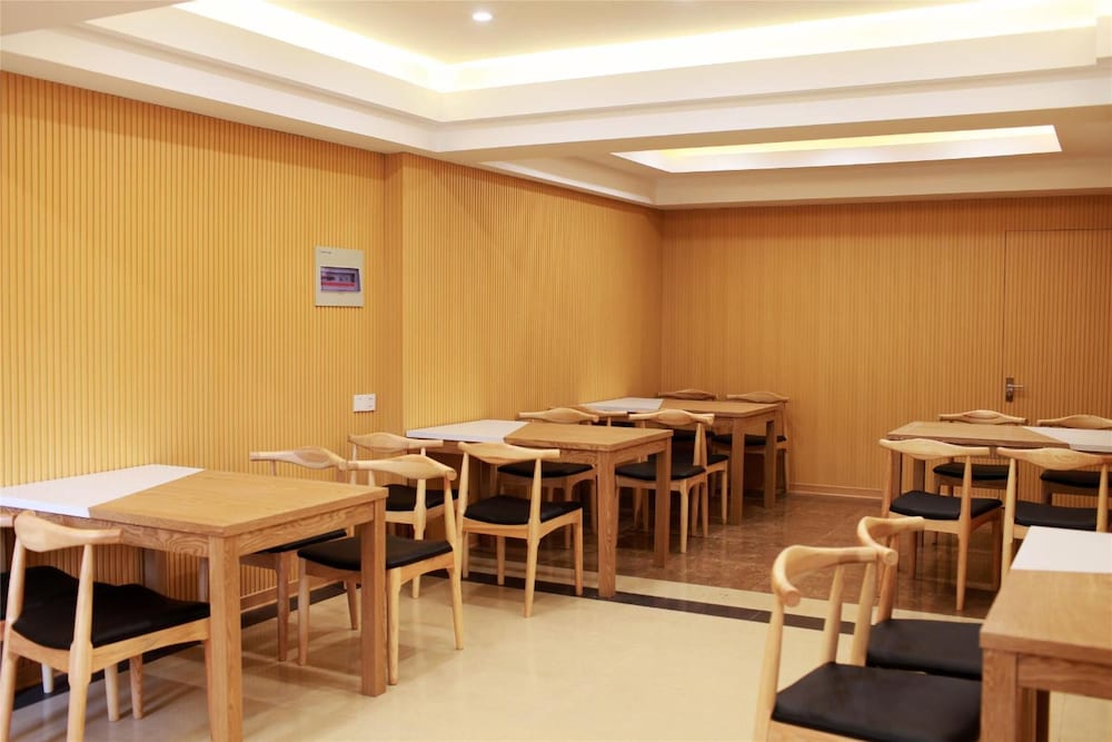 GreenTree Inn Kaifeng Jinming Plaza Business Hotel - carbon neutral hotel in Kaifeng
