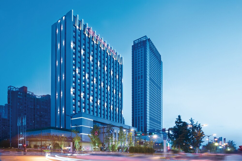 Crowne Plaza Hangzhou Qiantang by IHG — 4-Star Luxury Hotel in Hangzhou, People's Republic of China