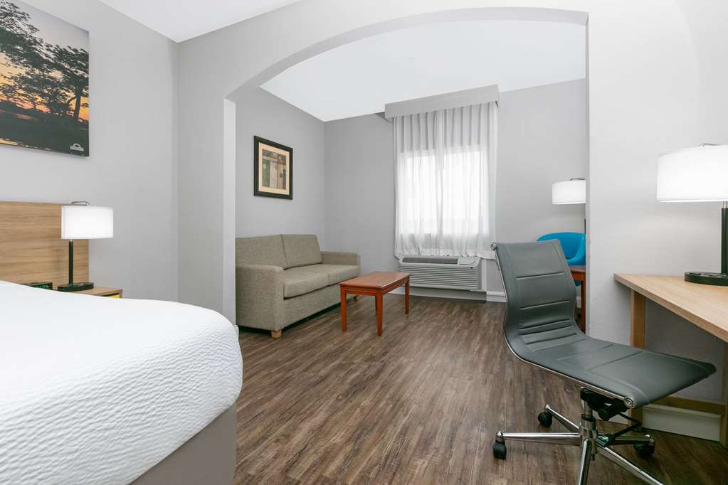 Days Inn & Suites by Wyndham Cabot - photo 17