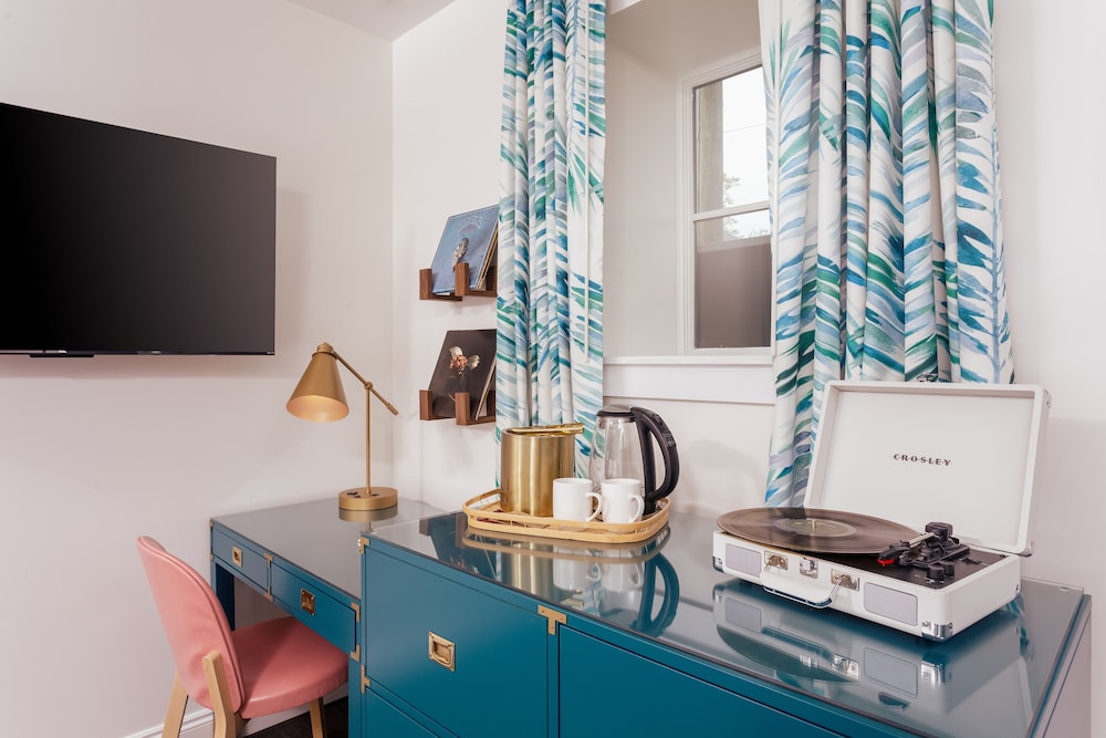 Lily Hall A Boutique Hotel - photo 9