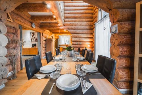 Naturstammhaus mit Sauna coffee and tea for free - carbon neutral hotel in Oelbronn-Duerrn