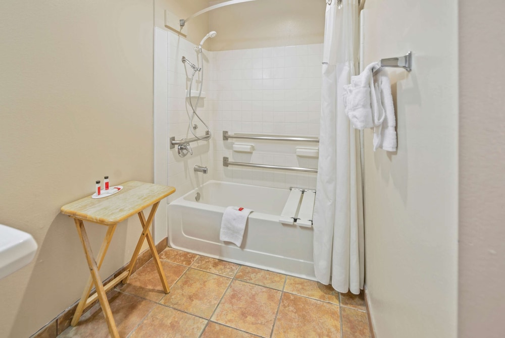 Days Inn by Wyndham Lebec - photo 11