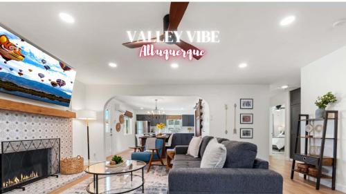 ValleyVibe: Modern Comfort in North Valley an Irvie Home — 4-Star Luxury Hotel in Albuquerque, United States