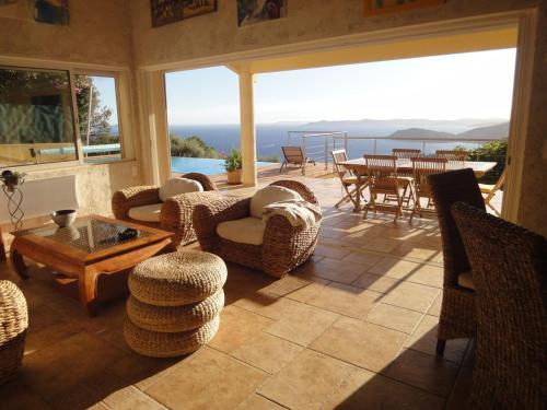 Villa Corniche De Geneve — 4-Star Luxury Hotel in Cavalaire-Sur-Mer, France