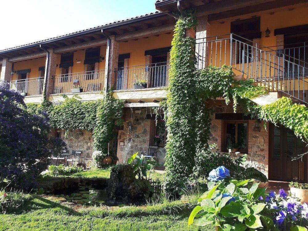 Hotel Rural La Covacha — 4-Star Luxury Hotel in Losar De La Vera, Spain