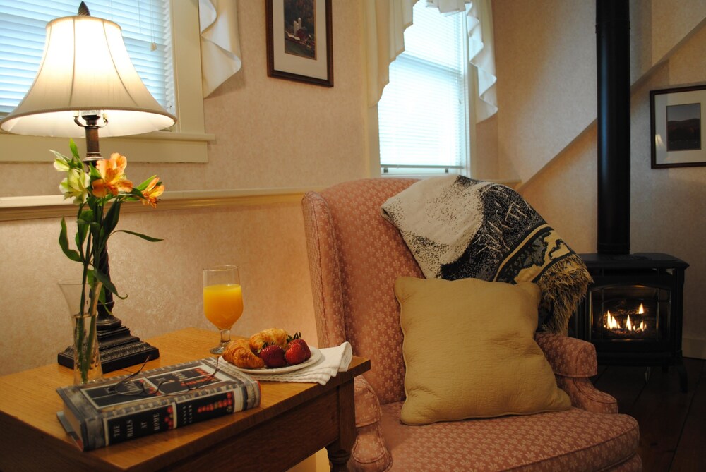 Brass Lantern Inn - photo 24