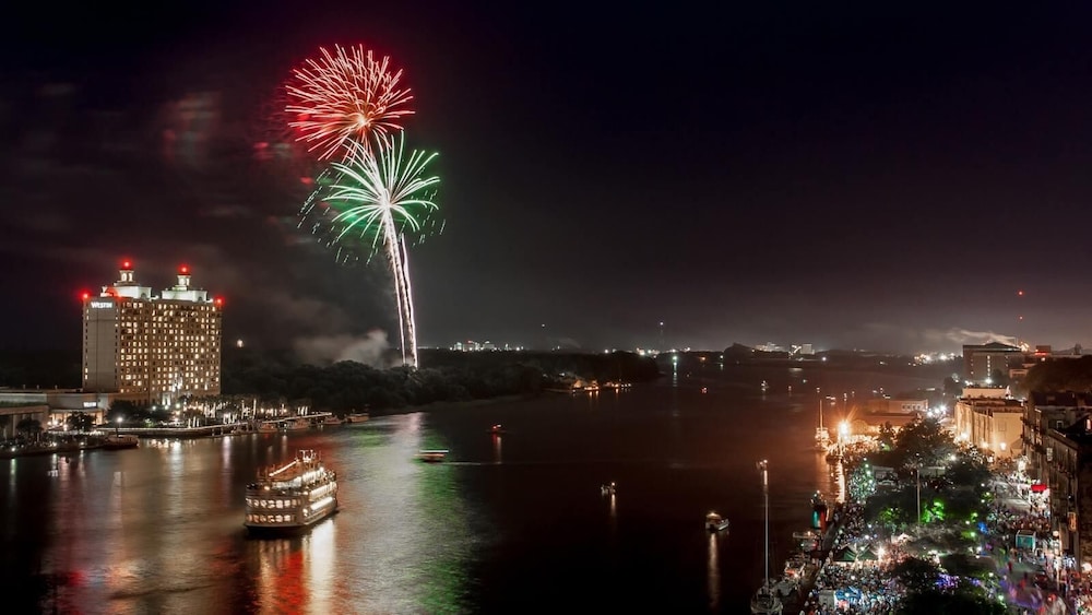 Above Broughton St 3002 — 4-Star Luxury Hotel in Savannah, United States