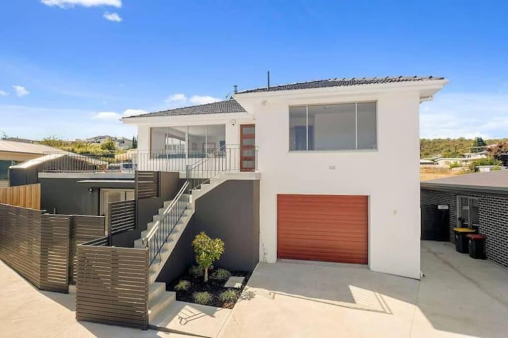 Residence at 165 Great for large groups Sleeps 11 — 4-Star Luxury Hotel in Hobart, Australia
