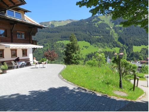 Gästehaus am Berg — 4-Star Luxury Hotel in Hirschegg, Austria