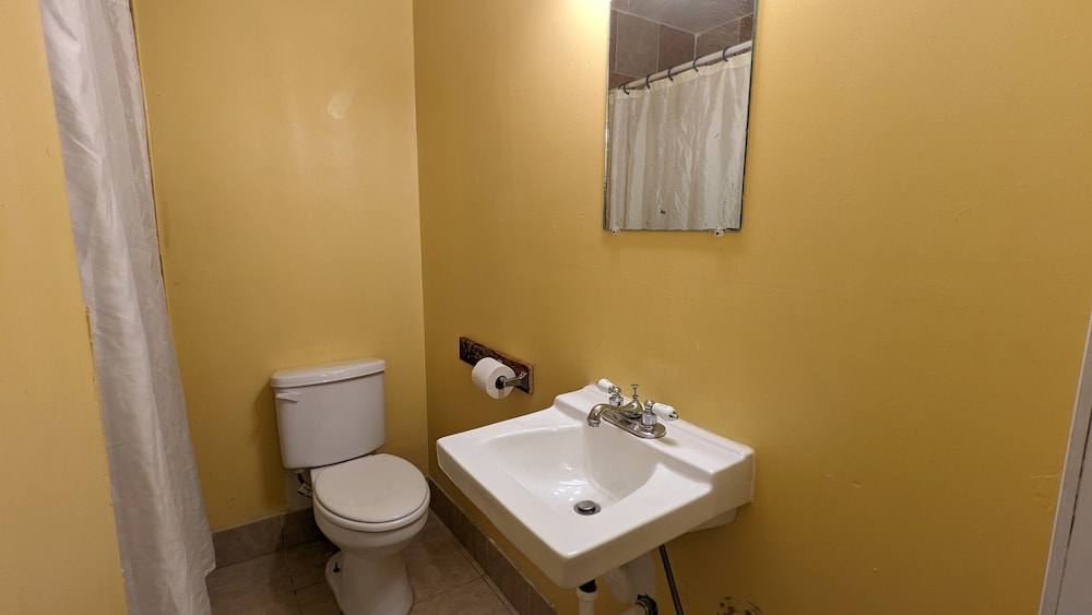 Canadian Inn - photo 9