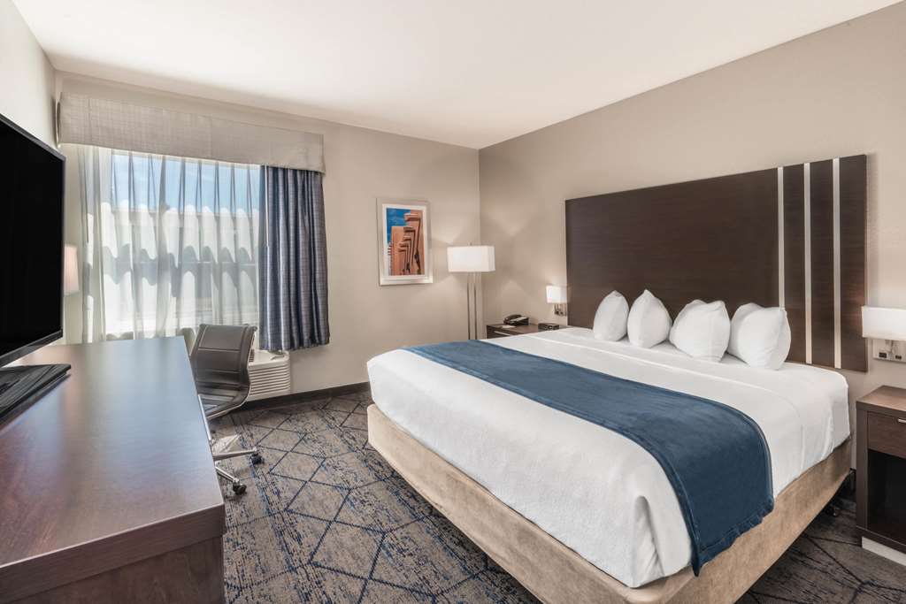 Baymont by Wyndham Albuquerque Airport - photo 7