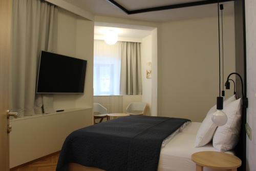 Zámek Třešť — hotel in Trest