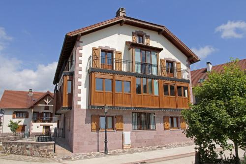 Apartamentos Irati Garralda — 4-Star Luxury Hotel in Garralda, Spain