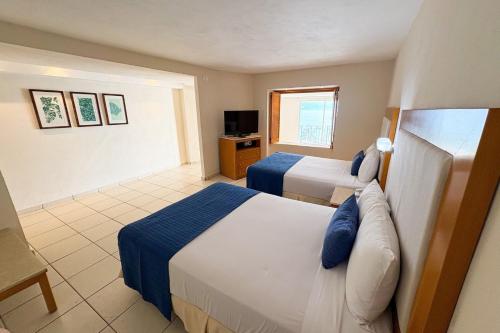 Functional pool and direct access to the beach in Puerto Vallarta, Mexico