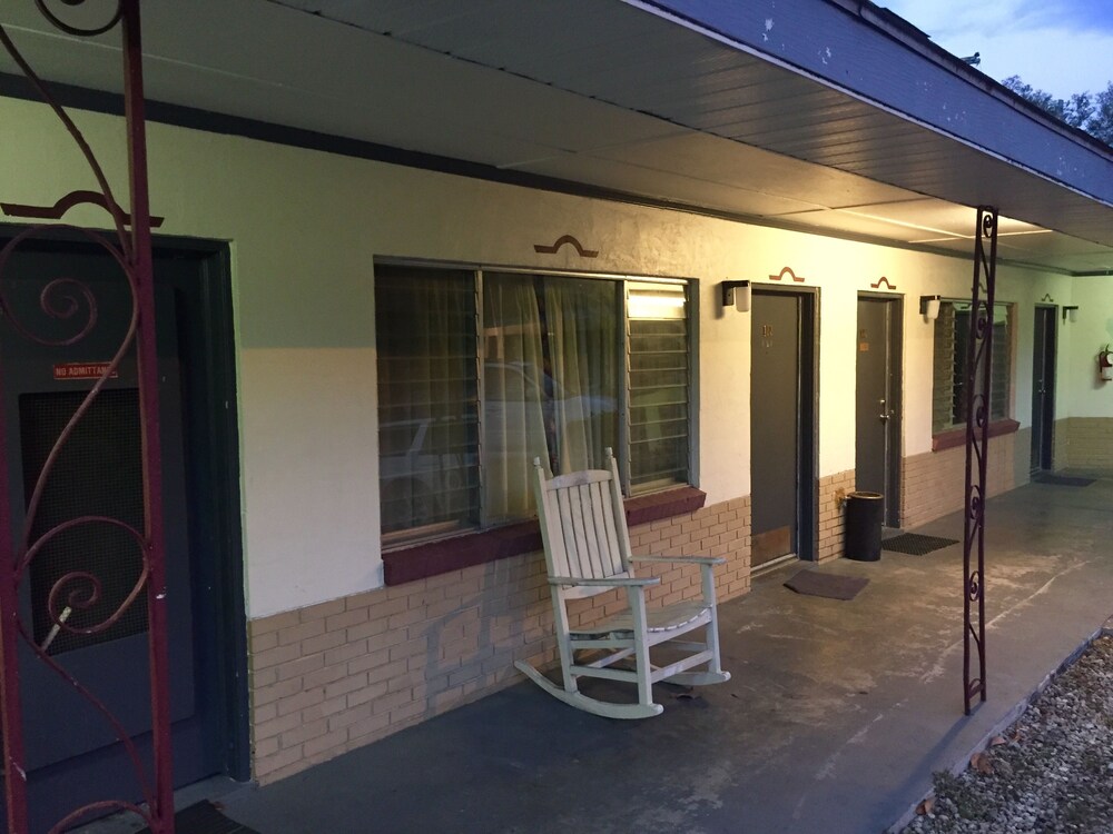 Cadillac Motel Fanning Springs - photo 15