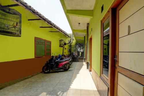 OYO Life 92840 Wisma Morricco — hotel in Jombang