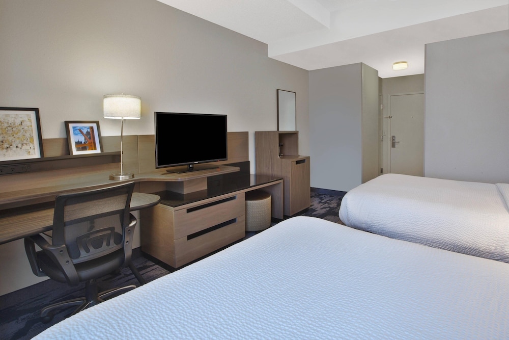 Fairfield Inn & Suites by Marriott Milwaukee Downtown - photo 10