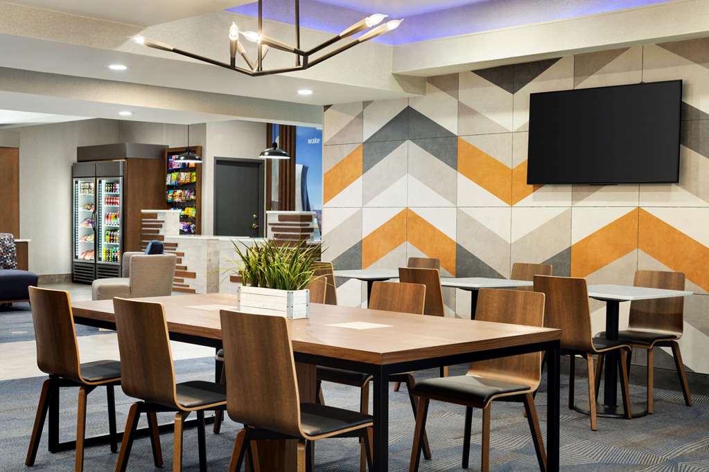 La Quinta Inn & Suites by Wyndham Salem OR - photo 26