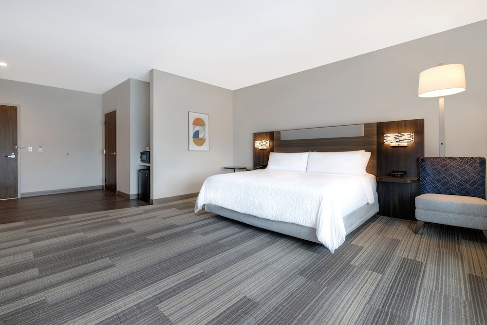Holiday Inn Express and Suites Glendale Downtown - photo 30