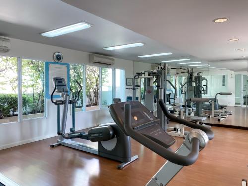 Upscale Expansive 2BR Ultra Fast Wifi Phrom Phong