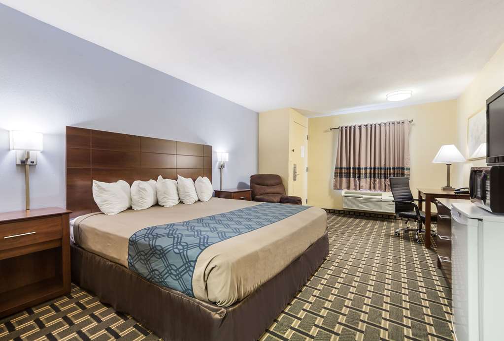 Rodeway Inn Lincoln West University Area - photo 11