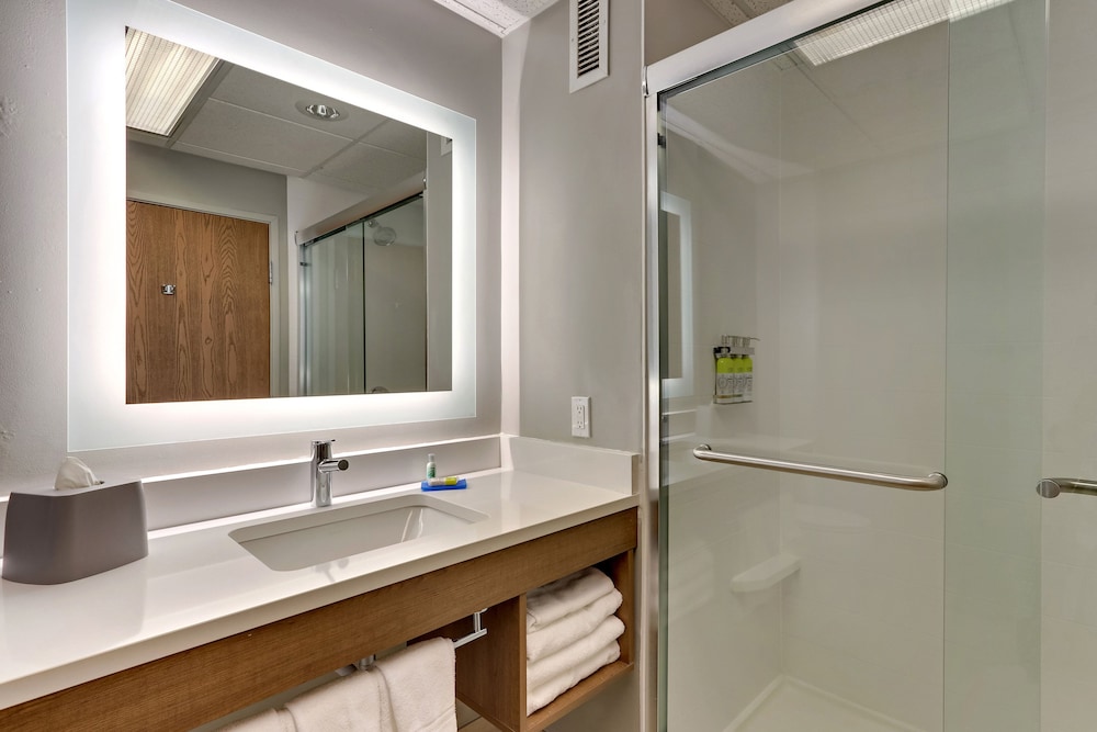 Holiday Inn Express Hotel & Suites Bad Axe by IHG - photo 36