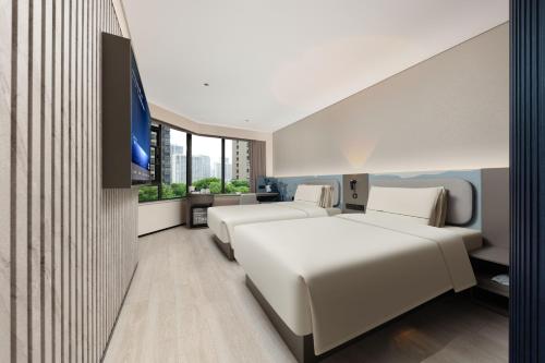Atour Light Hotel Shanghai Songjiang Jiuting Street — 4-Star Luxury Hotel in Shanghai, People's Republic of China