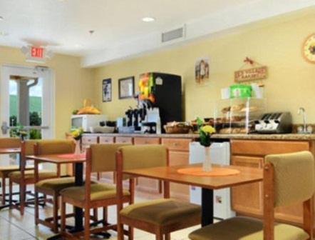 Microtel Inn & Suites by Wyndham Huntsville - photo 10