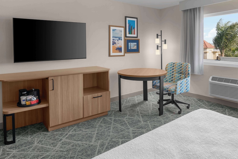 Hampton Inn by Hilton Costa Mesa Newport Beach - photo 8