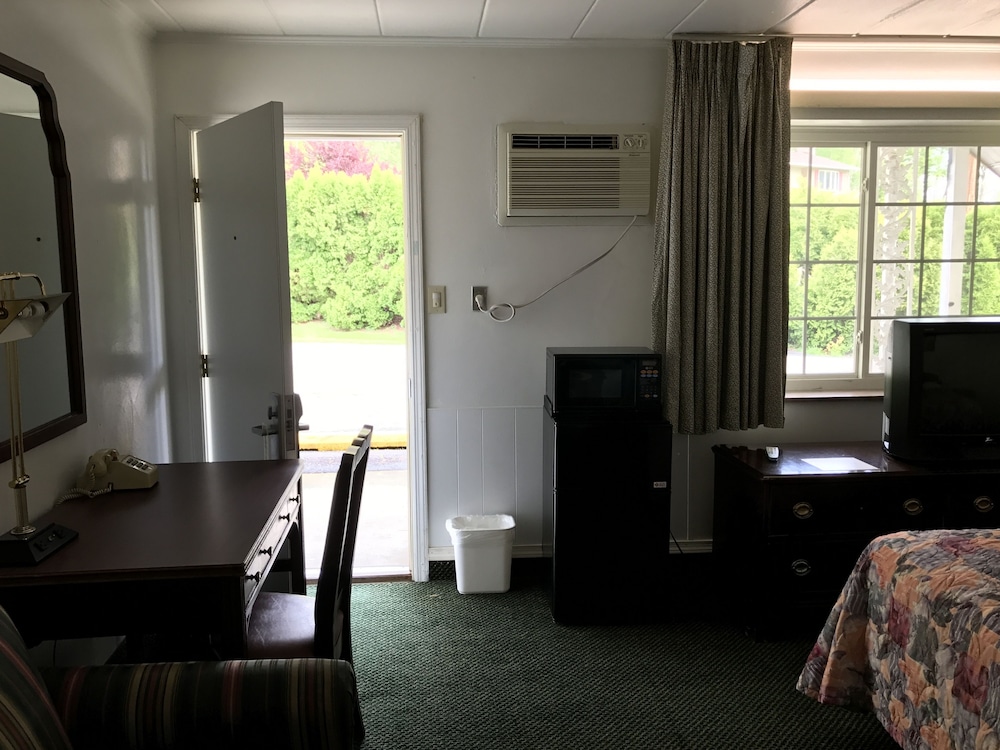 Relax Inn Altoona - photo 51