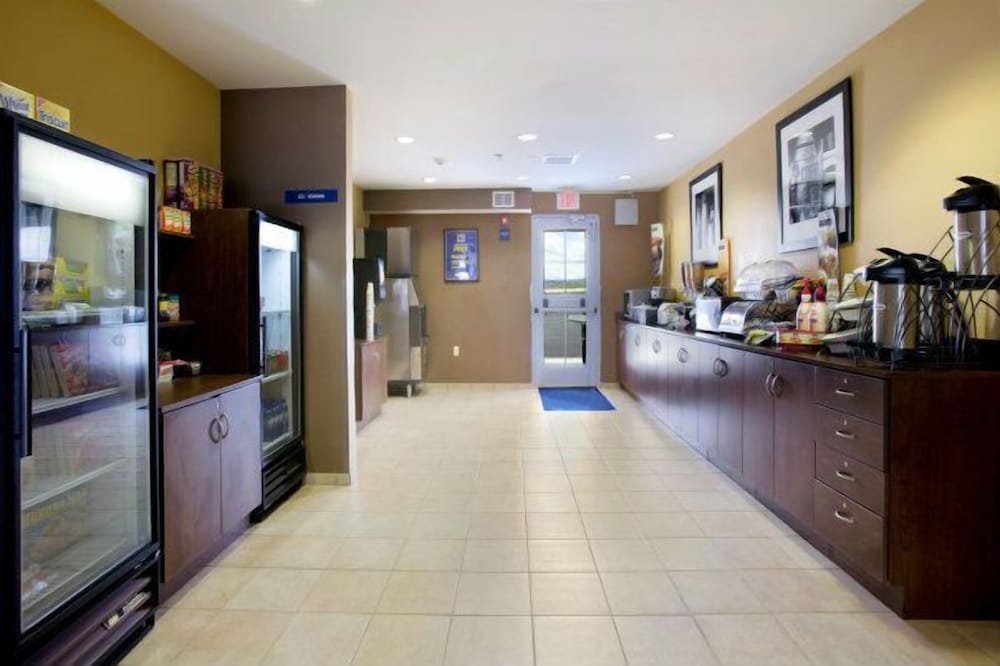 Microtel Inn and Suites by Wyndham Rawlins - photo 15