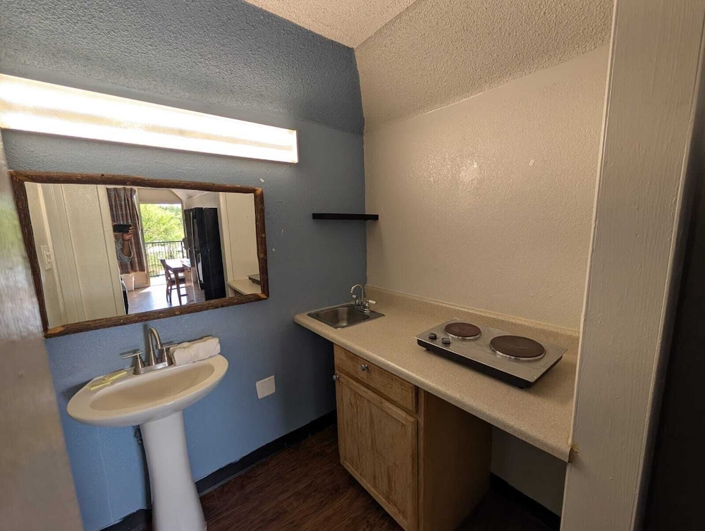 Budgetel Inns & Suites - photo 17