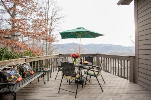 Red Plum Town Home — 4-Star Luxury Hotel in Black Mountain, United States